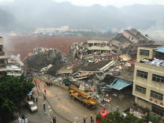 Rescuers work on collapsed factory buildings in Shenzhen, China on Dec. 20, 2015. Photo: EPA / XU HU CHINA OUT