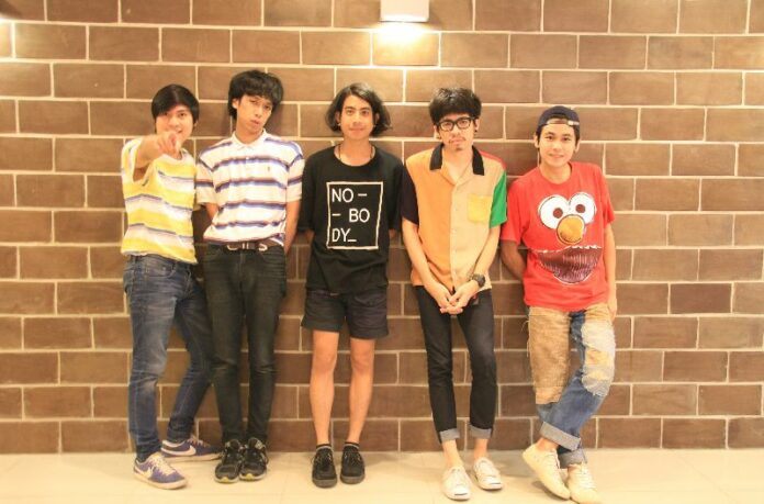 From the left, that’s guitarist Non, guitarist Boss, vocalist Boat, bassist Nut and drummer Yim of Somkiat.