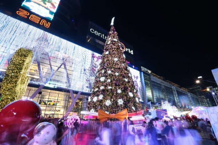 Christmas tree in front of Central World shopping mall in Bangkok, Dec 18, 2015