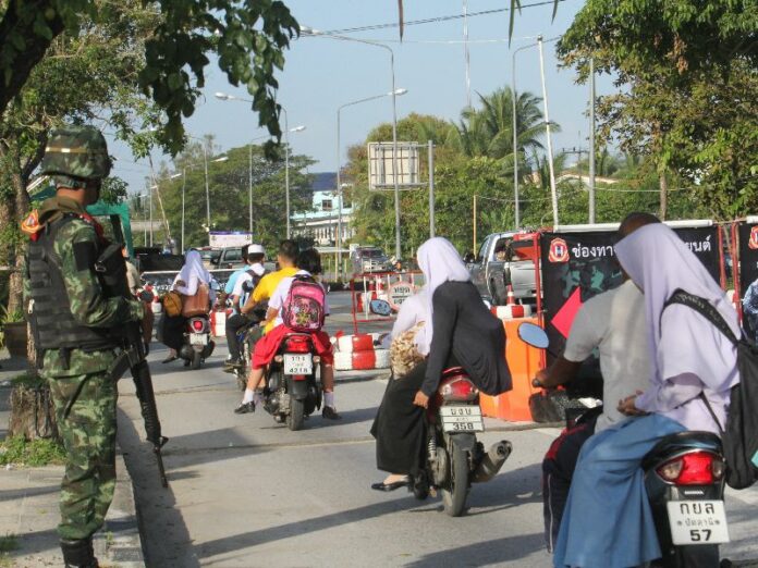 Soldiers man a security checkpoint on Dec. 31, 2015, in Pattani province.