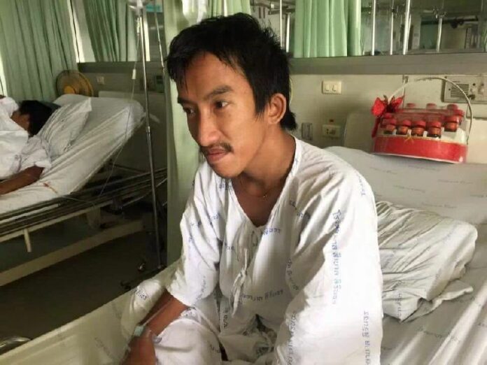 Thanet Anantawong at Sirindhorn Hospital in Bangkok's Prawet district on Dec. 13 soon before he was removed by plainclothes officers and taken into custody. Photo: Piyarat Chongthep / Facebook
