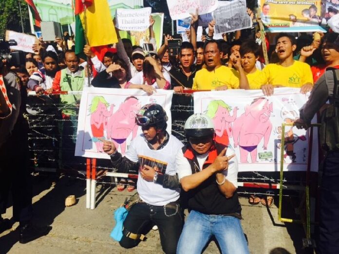 Protesters 'cosplay' as Zaw Lin and Wai Phyo at a Dec. 26, 2015, rally near Thai-Myanmar border.
