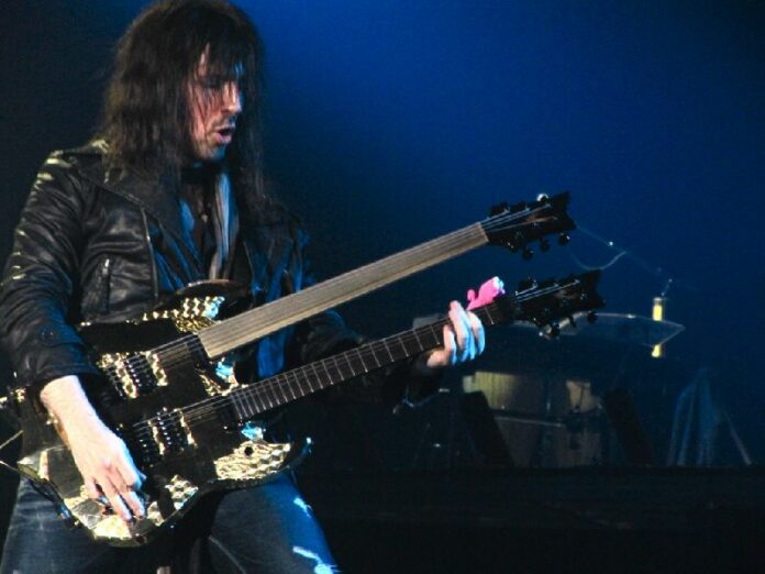Bumblefoot at a March 27, 2010, Guns N’ Roses gig in Poliedro de Caracas, Venezuela. Photo: Ed Vill / Flickr