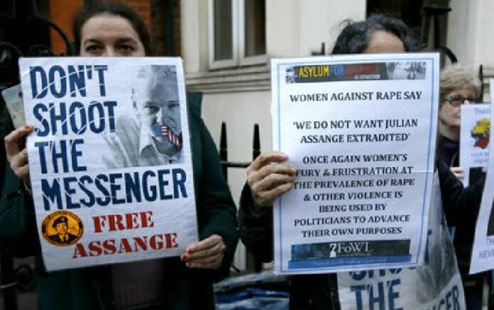 Demonstrators hold banners outside the Ecuadorean Embassy in London, where Wikileaks founder Julian Assange is staying, Thursday, Feb. 4, 2016. Photo: Kirsty Wigglesworth / AP