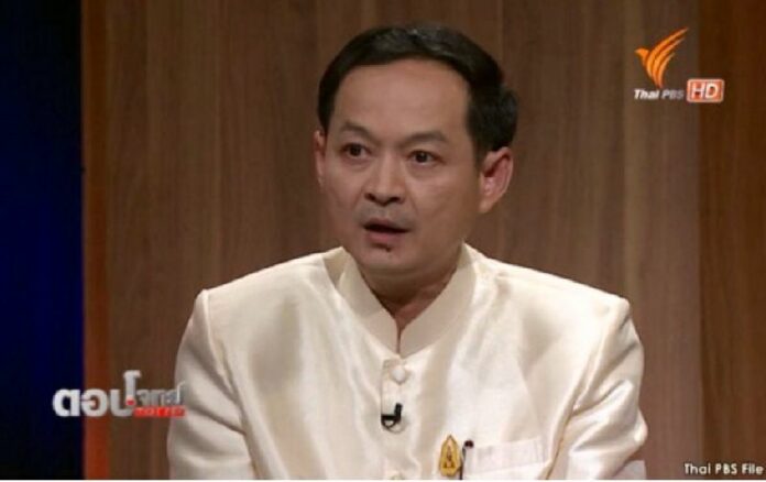 Chulalongkorn University lecturer and charter drafter Amorn Wanichwiwatana promotes the charter Friday on public broadcaster Thai PBS.