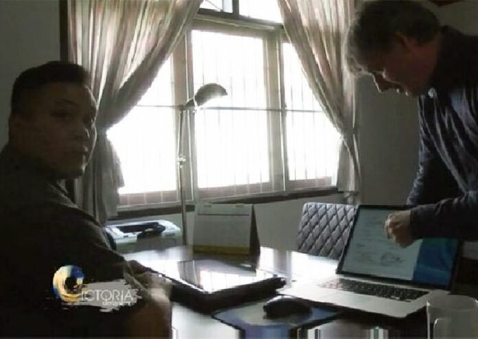 BBC correspondent Johnathan Head, at right, confronts Phuket lawyer Pratuan Thanarak in a scene from a September video report for BBC Two.