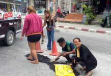 Samui Merchants Give Up on Govt, Repair Own Road