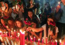 The Love Game: Bangkok Singles Stuck Between Worlds Old and New (Photos)