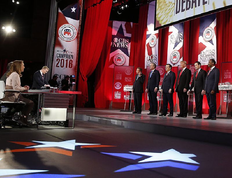 Republican presidential candidates, from left, Ohio Gov. John Kasich, former Florida Gov. Jeb Bush, Sen. Ted Cruz, R-Texas, businessman Donald Trump, Sen. Marco Rubio, R-Fla., retired neurosurgeon Ben Carson take a moment of silence for US Supreme Court associate justice Antonin Scalia on Saturday at a Republican presidential debate in the state of South Carolina. Photo: John Bazemore / Associated Press