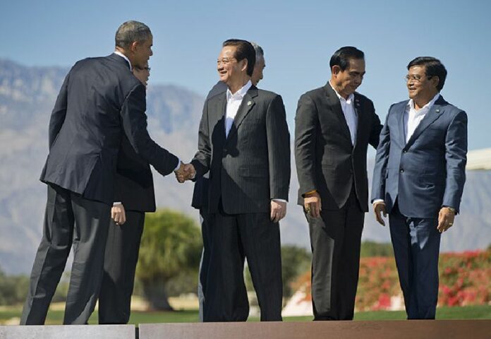 President Barack Obama shakes hands with Vietnam Prime Minister Nguyen Tan Dung, while Thai Prime Minister Gen. Prayuth Chan-ocha listens to Myanmar Vice President Nyan Tun, at right. Photo: Pablo Martinez Monsivais / Associated Press