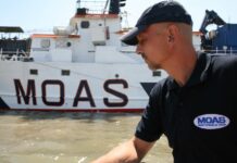 Private SAR Boat Underway to Andaman and Boat People