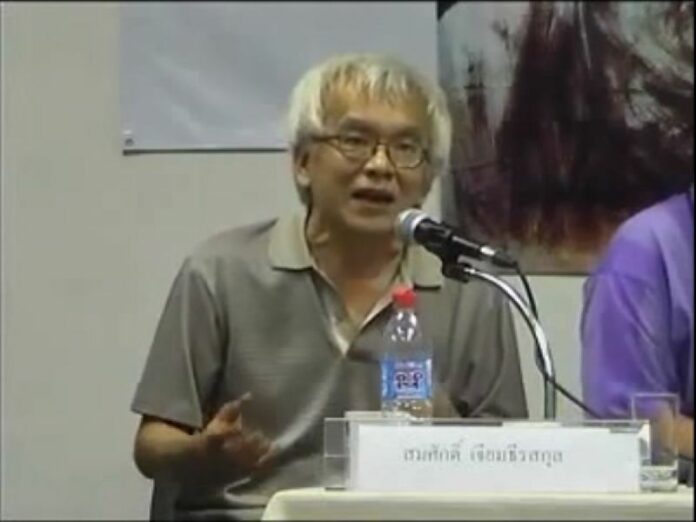 Video screenshot of Somsak Jeamteerasakul speaking at Oct. 14 Memorial in Bangkok on April 29, 2012. Photo: minitau1 / Youtube