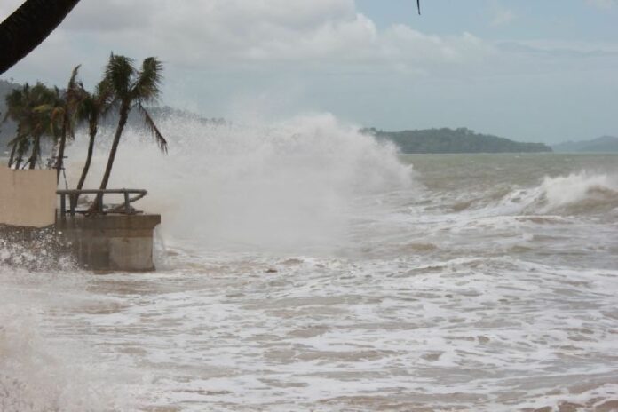 Large waves hit the shore of Phang Nga province in a June 2014 file photo.<br />