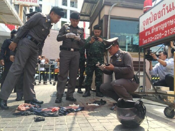 Police Lt. Gen. Sanit Mahatavorn investigating the scene where four men tried to rob a gun store. Photo: Matichon Online