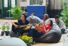 Architects Install Lounge at Hua Lamphong to Push Debate on Public Space (Video)