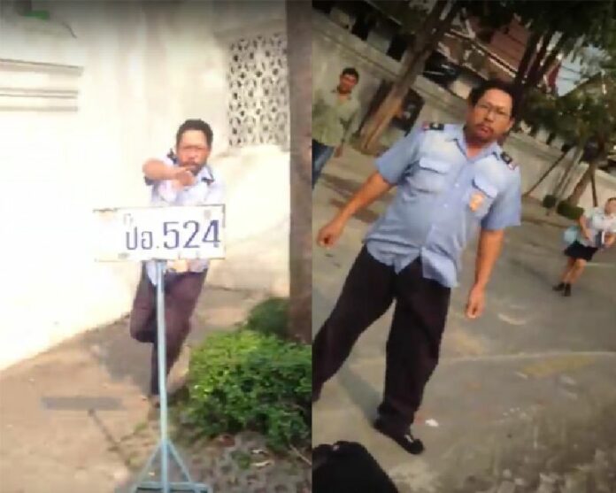 Grabbing a sign he would use to swing at a passenger, bus driver Buala Thongphu acts out a serious bout of road rage Sunday near Wat Pho in Bangkok in still images from a video of the incident. Image: Kolia / Pantip