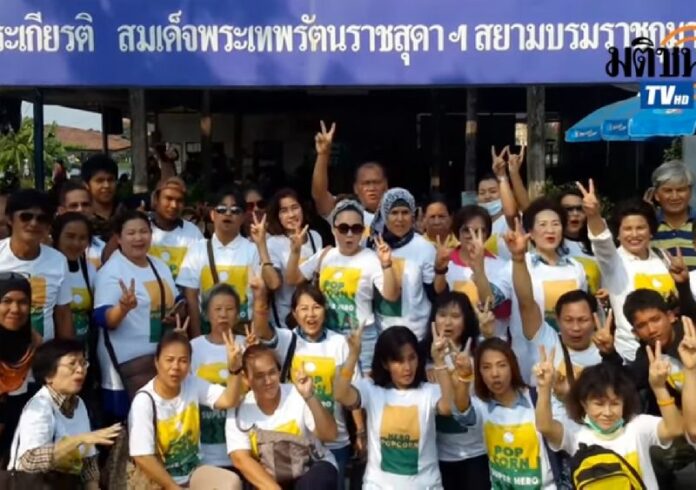 Rally in support of Vivat Yodprasit at Bangkwang Prison in Bangkok today.