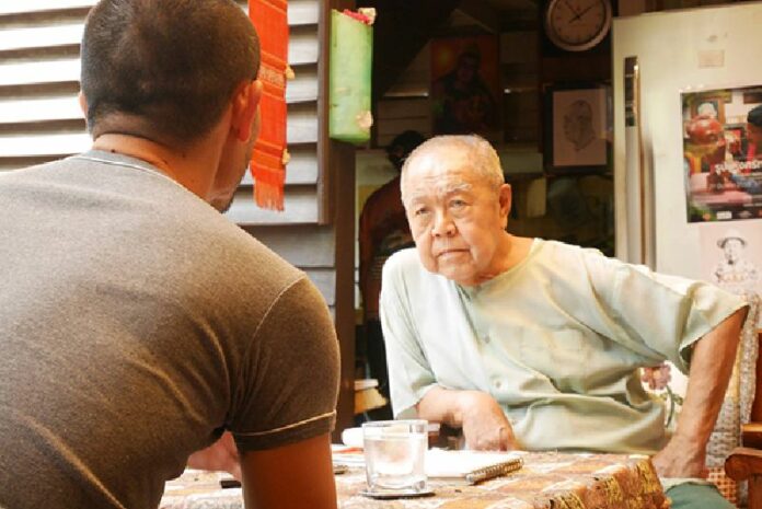 Sulak Sivaraksa discusses their upcoming performance Wednesday with Pichet Klunchun at his Bangkok home. Photo: Siriwan Sripenchan