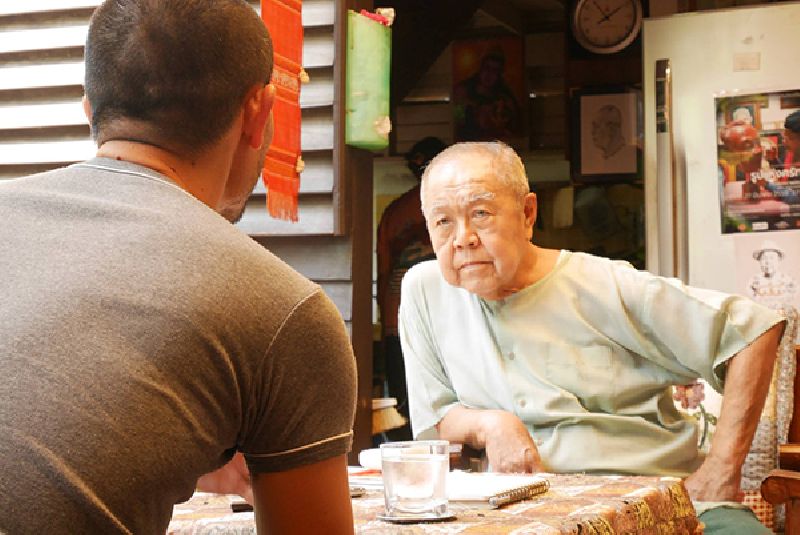 Sulak Sivaraksa discusses their upcoming performance Wednesday with Pichet Klunchun at his Bangkok home. Photo: Siriwan Sripenchan