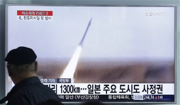 A man watches a TV screen showing a file footage of the missile launch conducted by North Korea, at Seoul Railway Station in Seoul, South Korea, Friday, March 18, 2016. Photo: Ahn Young-joon / Associated Press