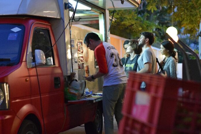 People order from Luca Thaiger taco truck March 15 in Ekkamai. Photo: Sofie Lisby