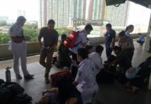 Hundreds Trapped in Hot, Crowded Airport Link Train (Video)