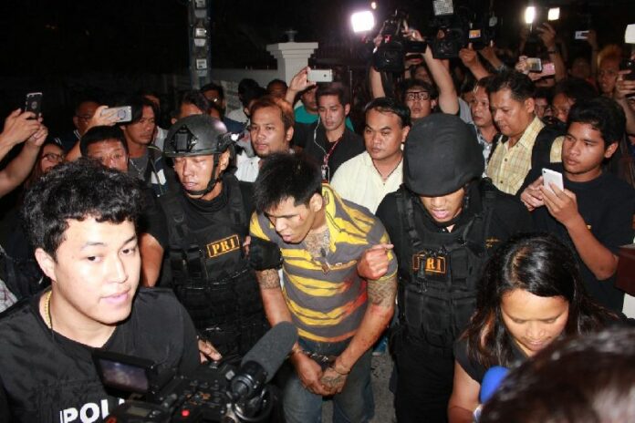 Officers take Roongroj Suaprang into custody Monday night near Moo Ban Suan Kaset Village in Pathum Thani’s Thanyaburi district after a seven-hour manhunt.