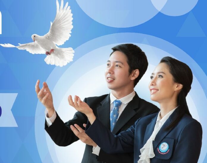 Krissana ‘Tong’ Thaworn, at left, and Thantapat ‘Benz’ Horsaengchai in a promotional image for their university’s program on Buddhist peace studies. Image: MCU website