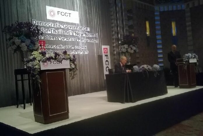Former Prime Minister Anand Panyarachun speaks Wednesday night at a banquet dinner hosted by the Foreign Correspondents' Club of Thailand at the InterContinental Bangkok hotel.