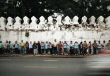 Pom Mahakan Fort People Ordered Out By April