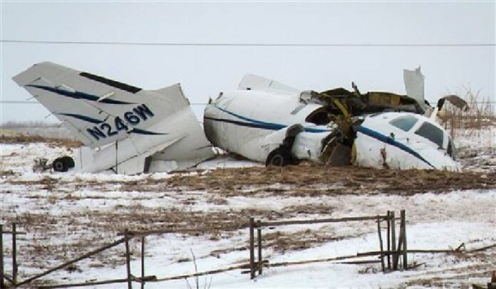 The wreckage of an airplane lies in a field Tuesday, March 29, 2016, in Havre-aux-Maison, Quebec. Photo: David Noel / The Canadian Press / Associated Press