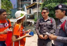 ‘Vote No’ Campaigners Stopped by Pattaya Police