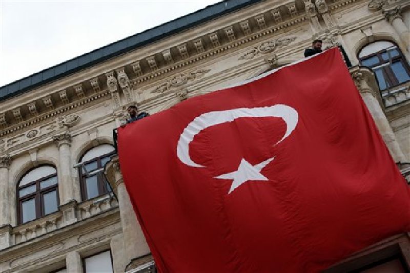 A Turkey national flag is hung on a balcony in Istanbul, Sunday, March 20, 2016. Photo: Emrah Gurel / Associated Press