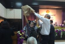 Student Protesters Crash Speech of Head Charter Drafter