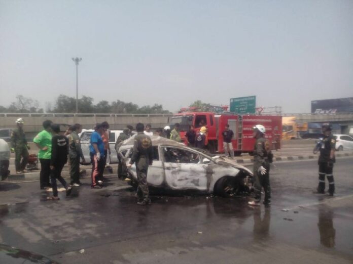 The burned wreck of the vehicle rear-ended by Jenphop Viraporn on March 13 in Ayutthaya province. Two grad students burned to death inside.
