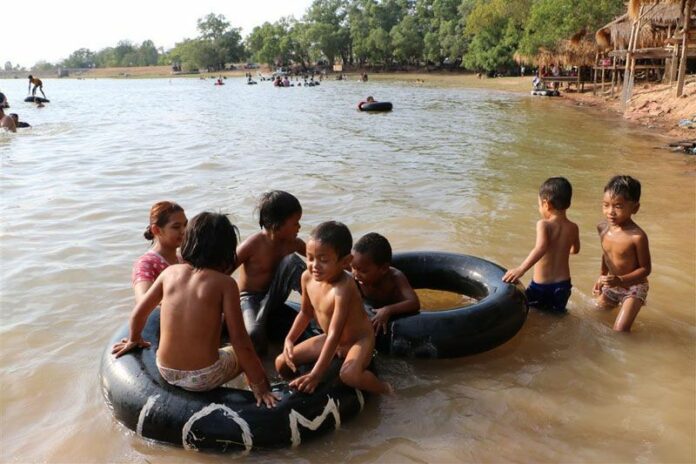 Some babies cool off in the water of Ampuen Reservoir on April 6, 2016, in Surin province. Photo: Matichon