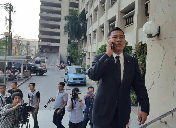 Watana Muangsook enters the court March 3, 2016 in Bangkok<br />