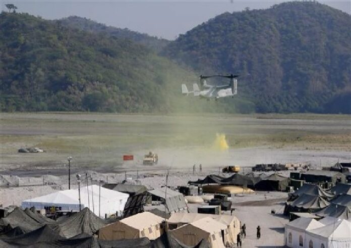 A US military V22 Osprey Tiltrotor aircraft prepares to land the 11-day joint US-Philippines military exercise dubbed "Balikatan 2016" (Shoulder-To-Shoulder 2016) Thursday, April 14, 2016 at Crow Valley, Tarlac province north of Manila, Philippines. <br />Photo: Bullit Marquez / Associated Press