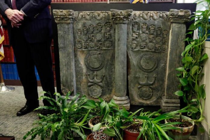 A second century C.E. Buddhist sculpture is displayed during a news conference in the office of the Manhattan District Attorney, in New York, Wednesday, April 27, 2016. Photo: Richard Drew / Associated Press