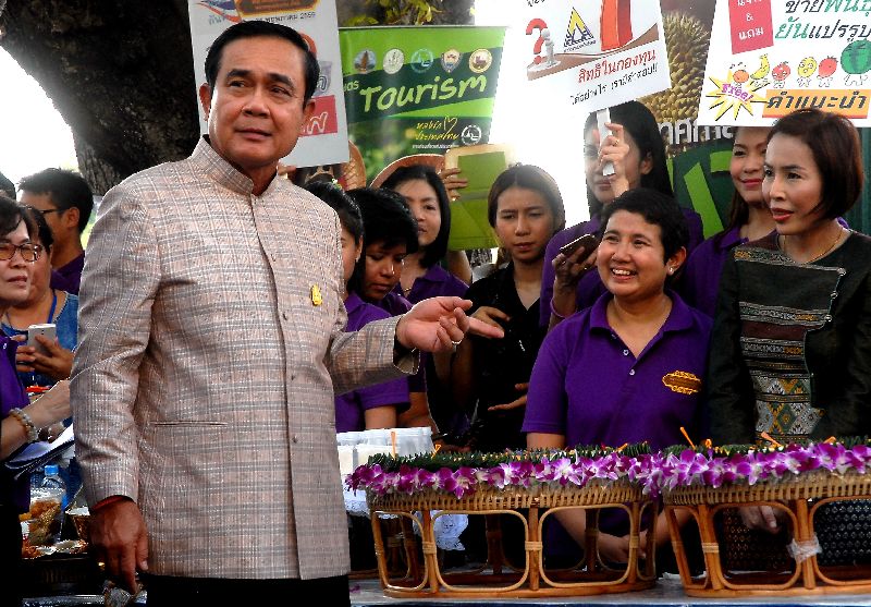Junta chairman Prayuth Chan-ocha visits an exhibition Tuesday at Government House in Bangkok.