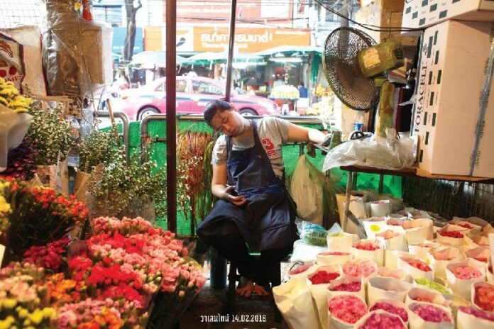 A streetside vendor at Pak Khlong Talad Flower Market snoozes on Valentine’s Day, Feb. 14. Photo: Humans of Flower Market / Facebook