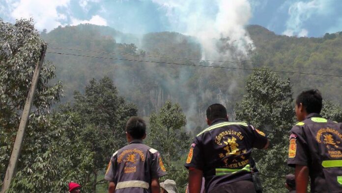 Rescue workers on Monday at Khao Thalu in Chumphon’s Sawee District.