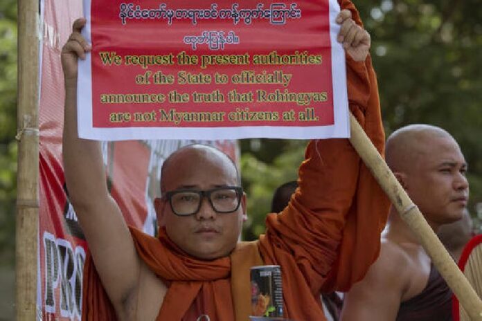 A nationalist Buddhist monk displays a placard during a protest outside the U.S. Embassy in Yangon, Myanmar against the embassy's April 20 statement with the word 'Rohingya' Thursday, April 28, 2016. Photo: Gemunu Amarasinghe / Associated Press