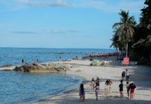Teenager Drowns in Rough Seas in Hua Hin