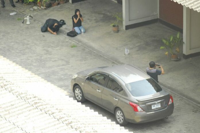 Wanchai Danaitamonut points a gun to his head during police investigation.
