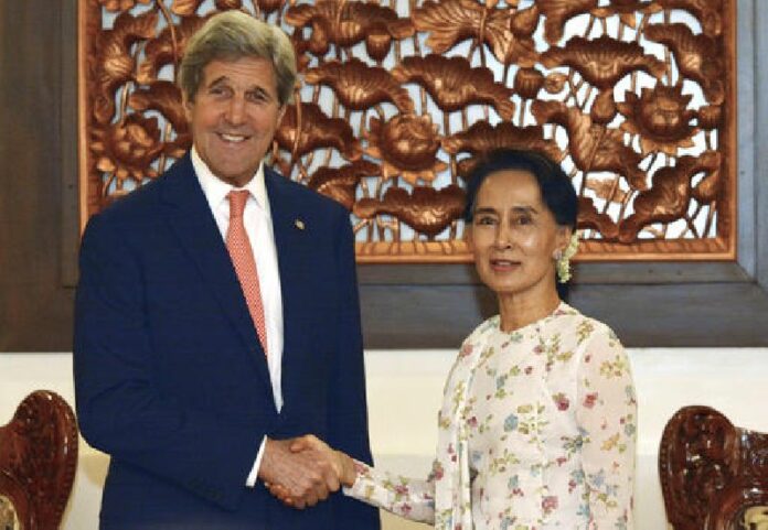 U.S. Secretary of State John Kerry, left, poses with Myanmar's Foreign Minister and de facto leader Aung San Suu Kyi for a photo during a meeting in Naypyitaw, Myanmar, Sunday, May 22, 2016. Photo: Aung Shine Oo / Associated Press