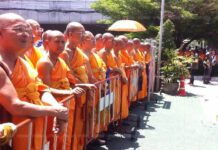 After Show of Yielding, Powerful Dhammakaya Abbot Defies Authorities Again