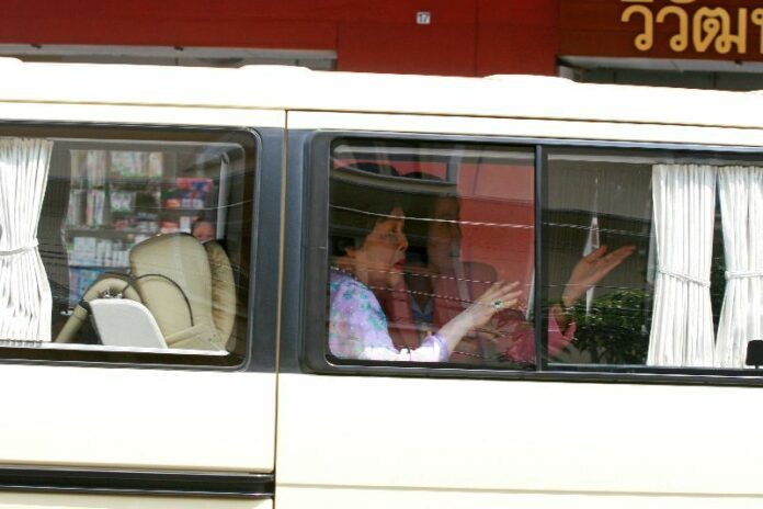 Queen Sirikit departs Siriraj Hospital for Hua Hin on May 10, 2015.